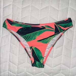 CUPSHE Tropical Leaf Print Bikini Bottom
Size small, tag cut off